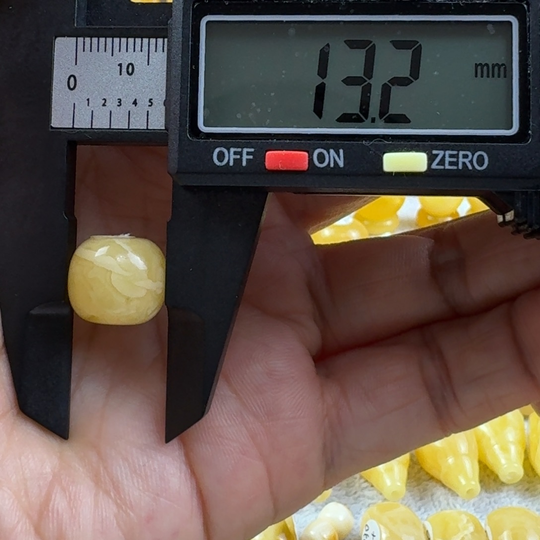 赢***输蜜蜡未镶嵌裸石29