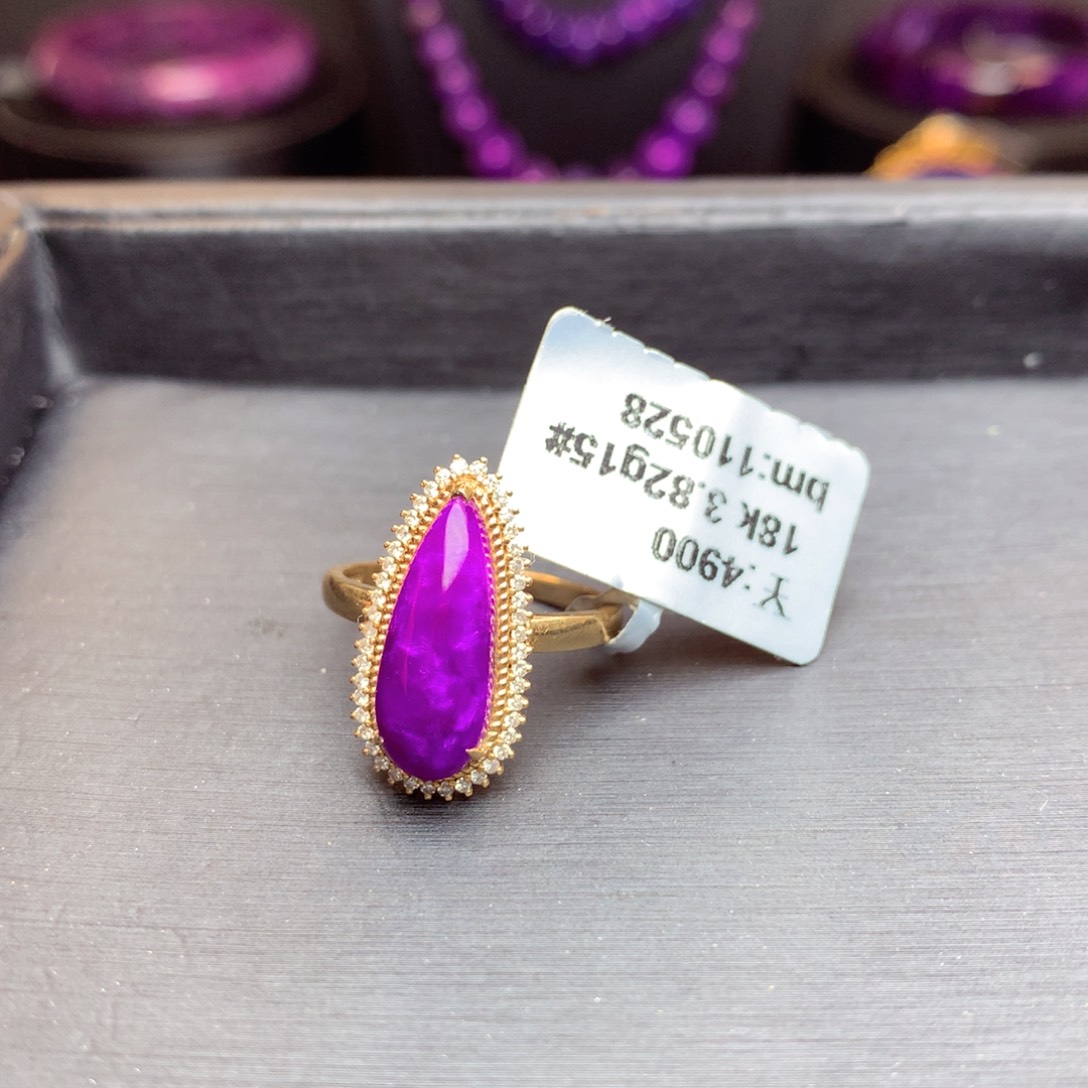 18K金镶嵌苏纪石（舒俱来）戒指