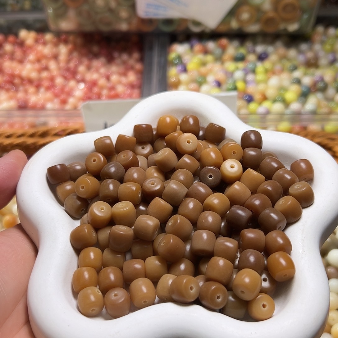 白玉菩提吊坠微瑕卡10咖色直切130颗