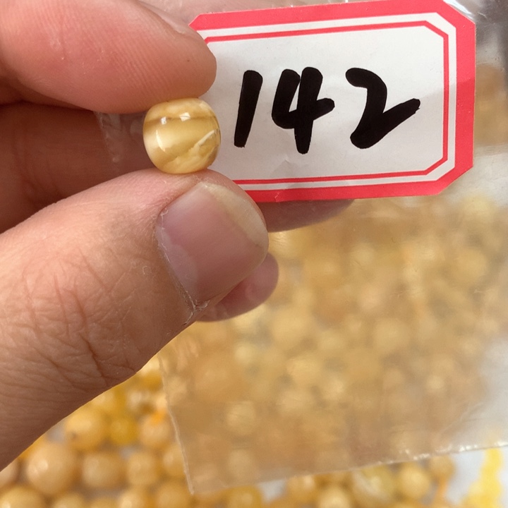 琥珀未镶嵌珠宝奇石瑕疵9.5