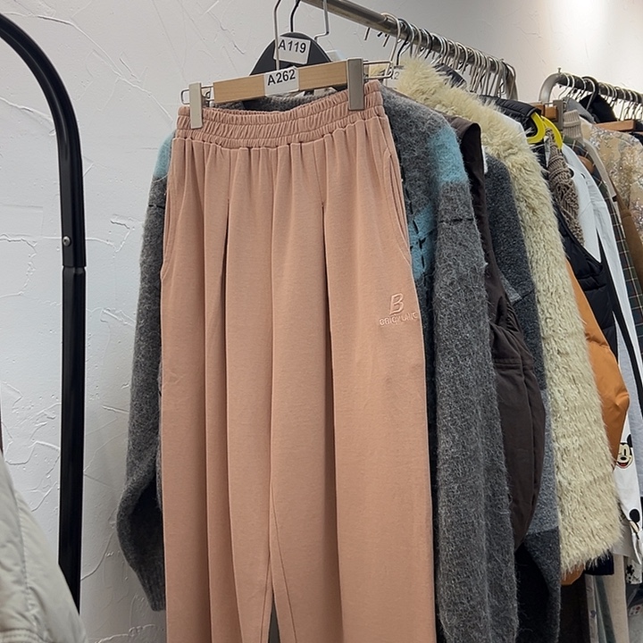 今天新款 很洋气的拖地卫裤