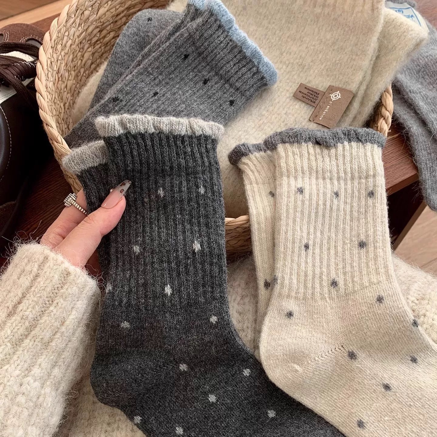 【买5双送3双】波点袜子女中筒秋冬季温柔花边百搭复古女袜