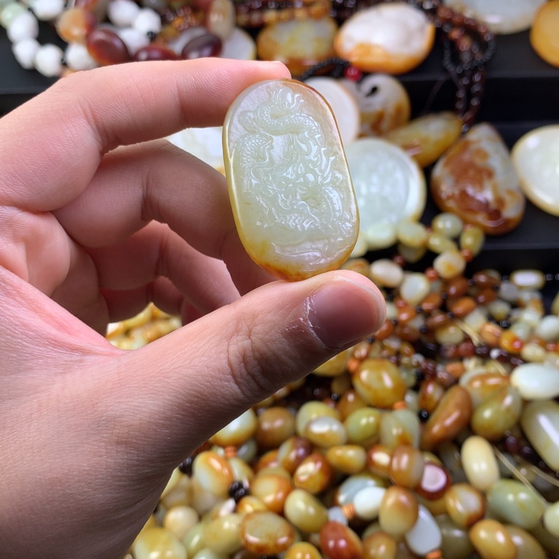 和田玉颈饰未镶嵌