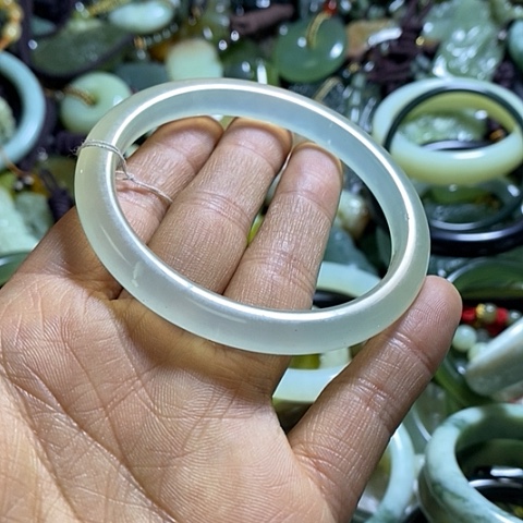 岫玉手镯未镶嵌56口径自己备注口径