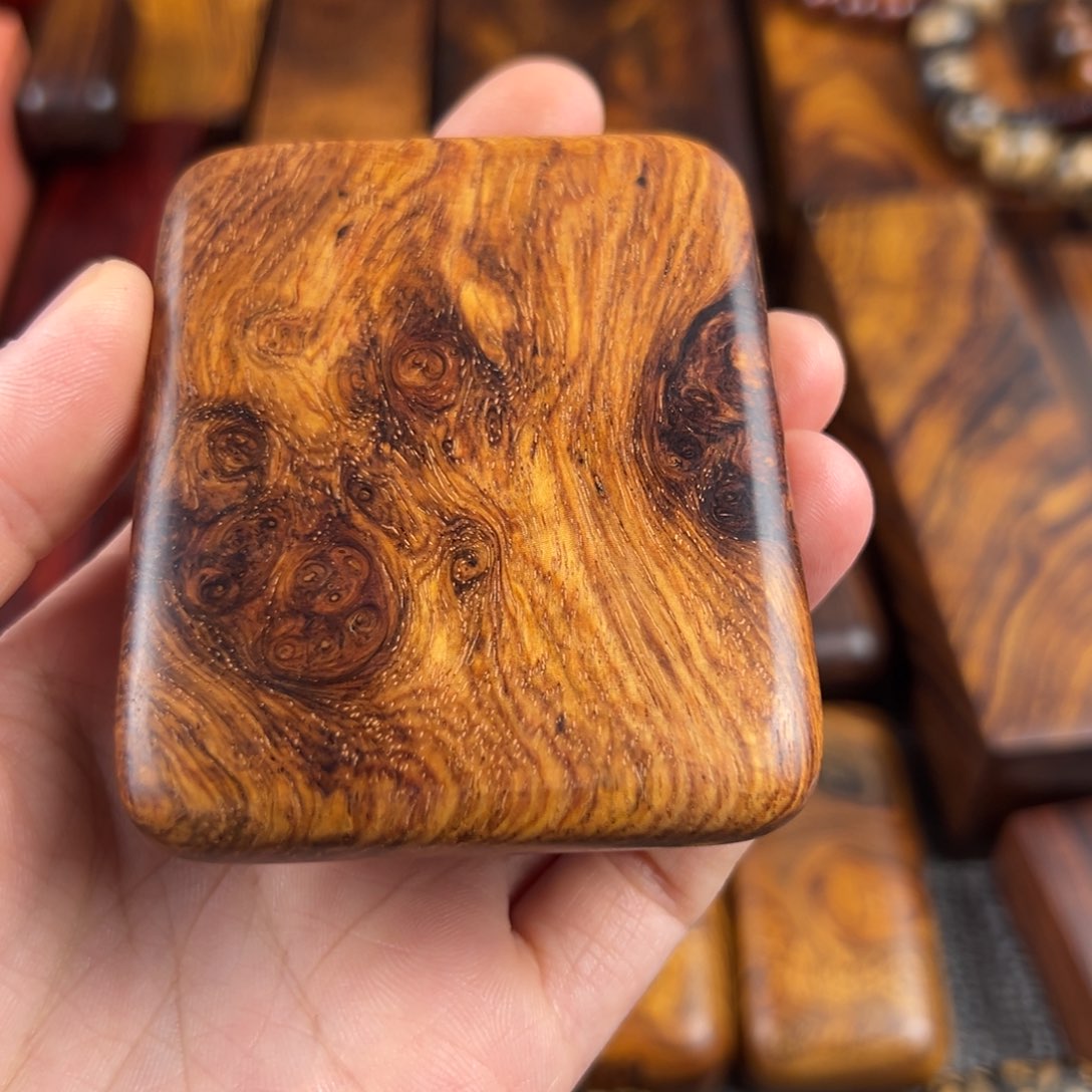 哈***卡海南黄花梨瘤疤牌子