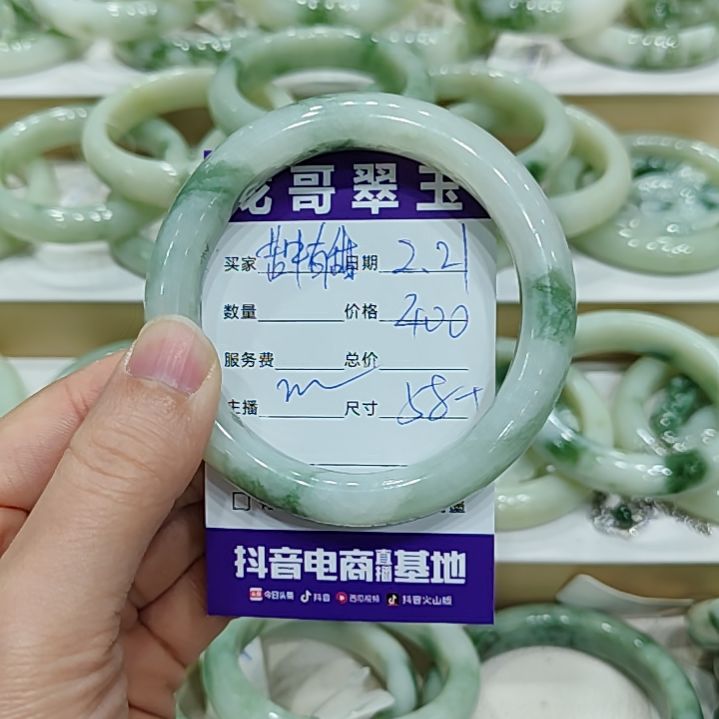 透闪石-蛇纹石玉手镯未镶嵌苦***?