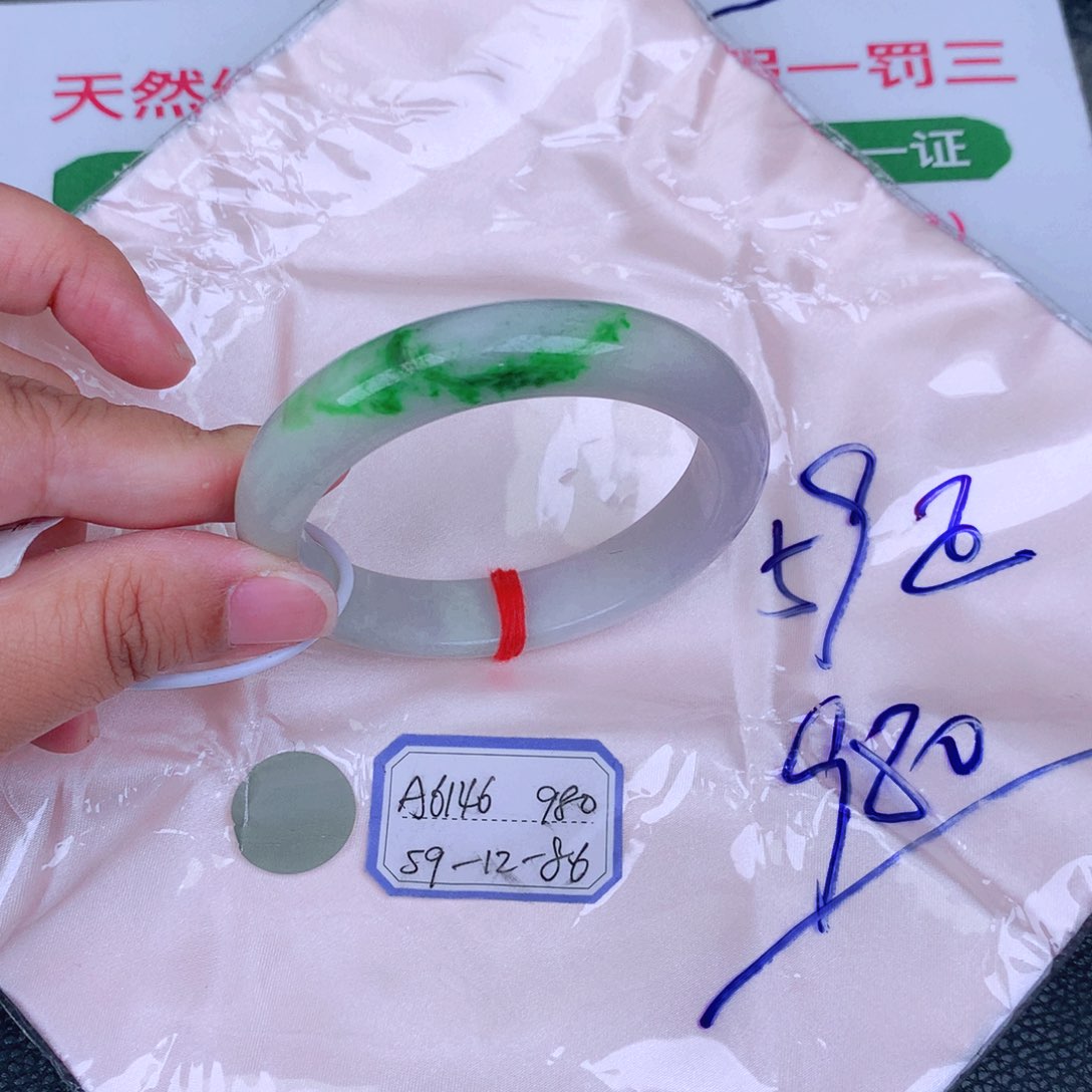 翡翠手镯未镶嵌缅甸翡翠