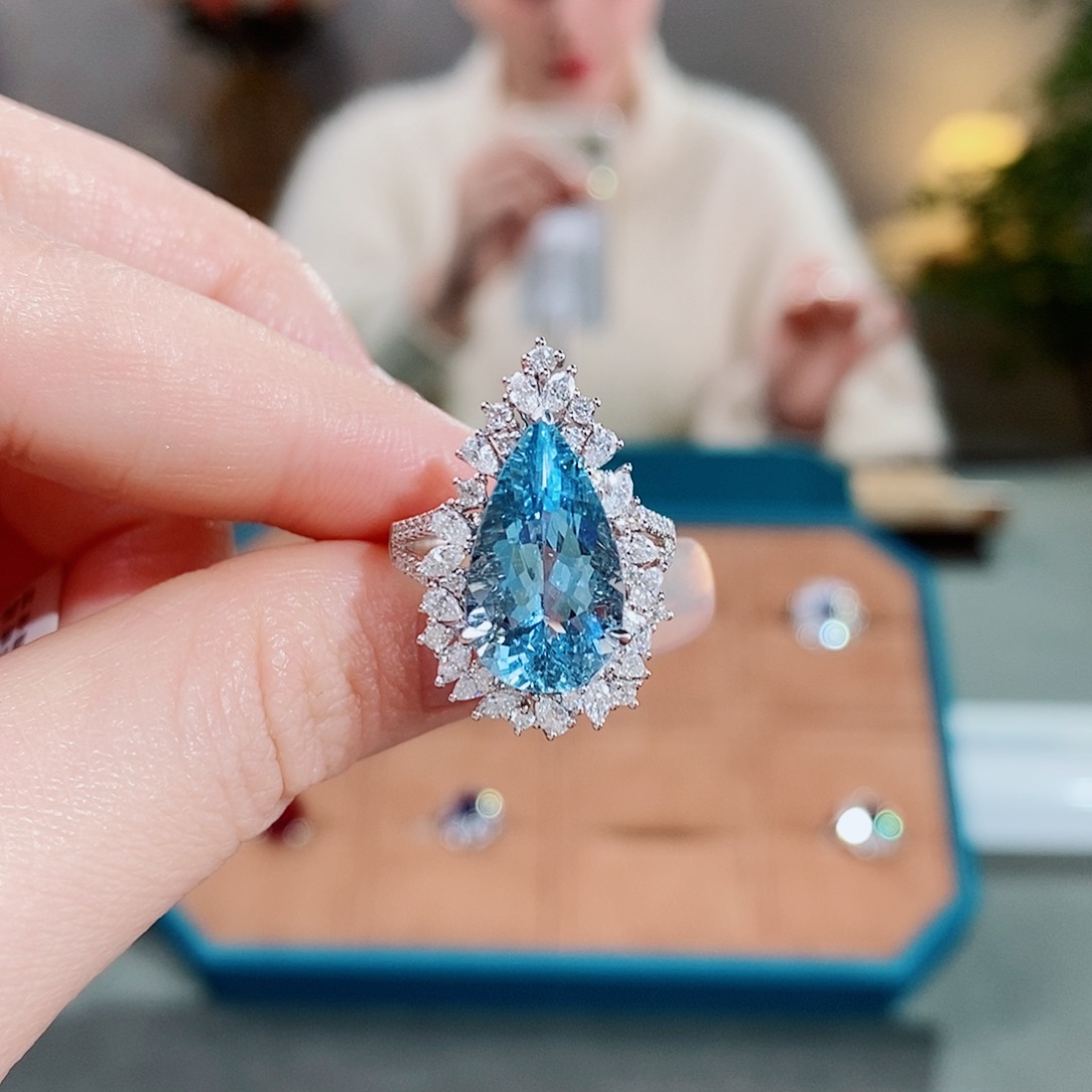 海蓝宝石戒指18K金镶嵌 4.66ct圣玛利亚吉尔德