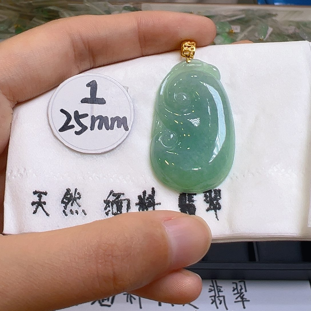 翡翠颈饰18K金镶嵌翡翠