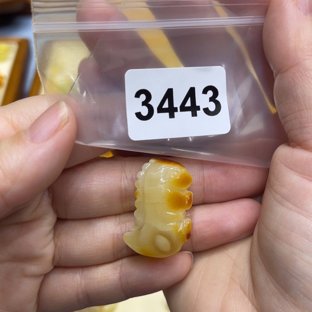 琥珀珠宝奇石未镶嵌