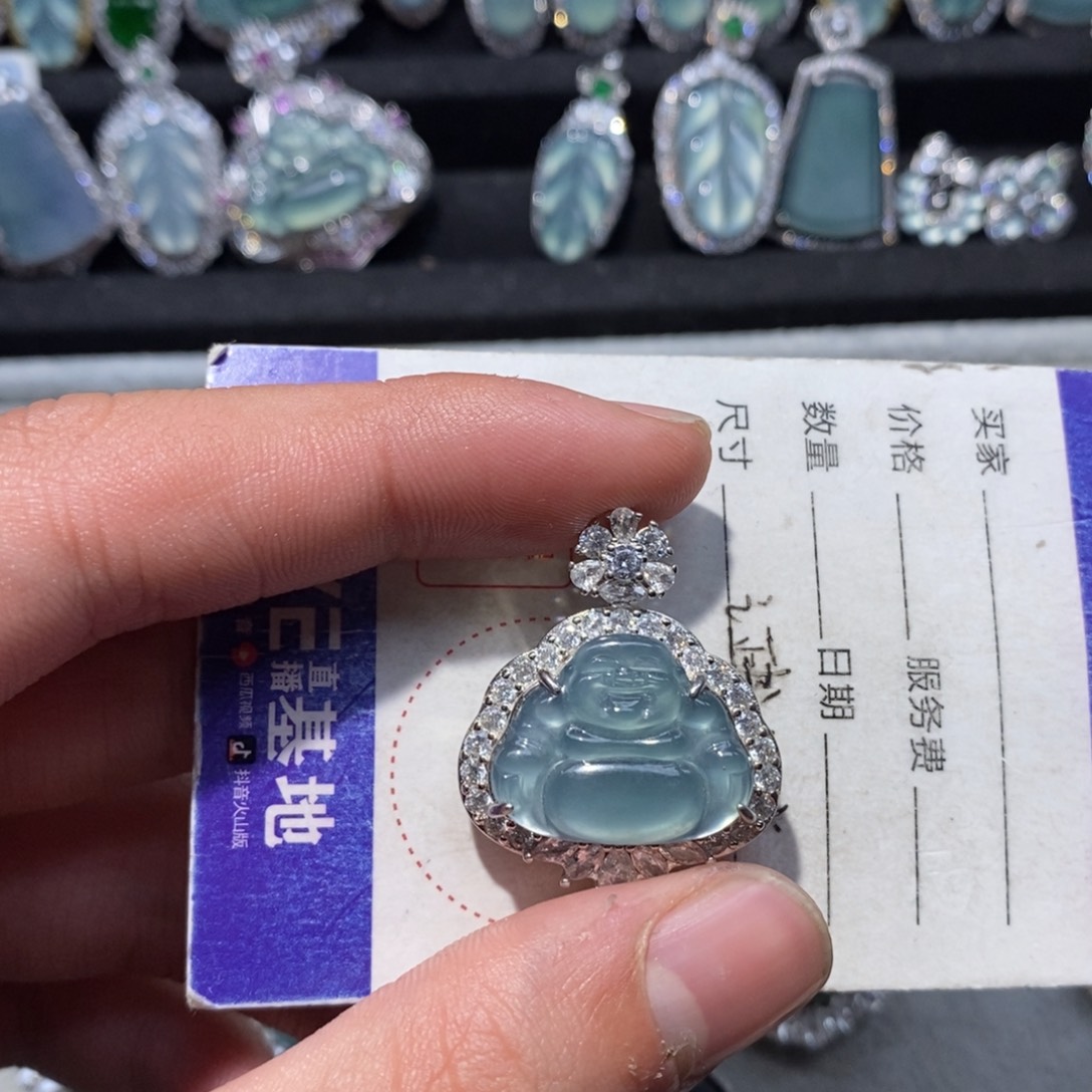 翡翠颈饰未镶嵌翡翠