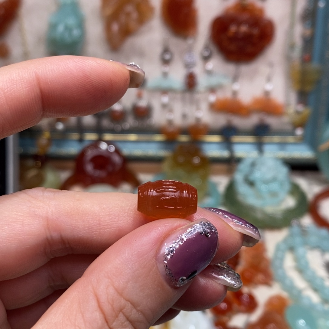 烬***女蛇纹石玉未镶嵌颈饰