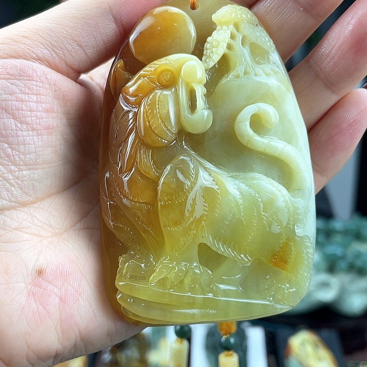 蛇纹石玉颈饰未镶嵌