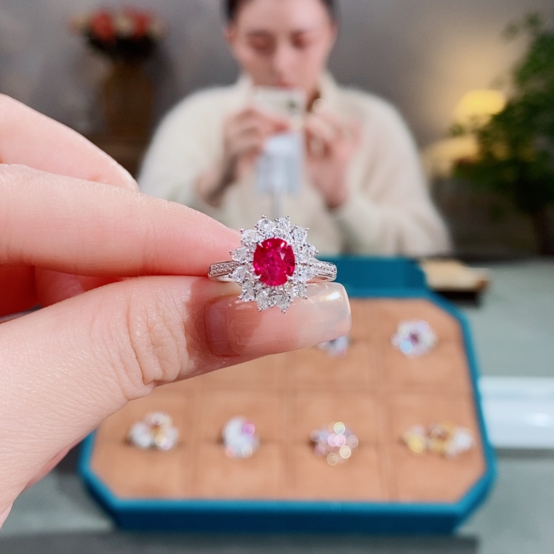 红宝石戒指18K金镶嵌1.01ct无烧鸽血红吉尔德