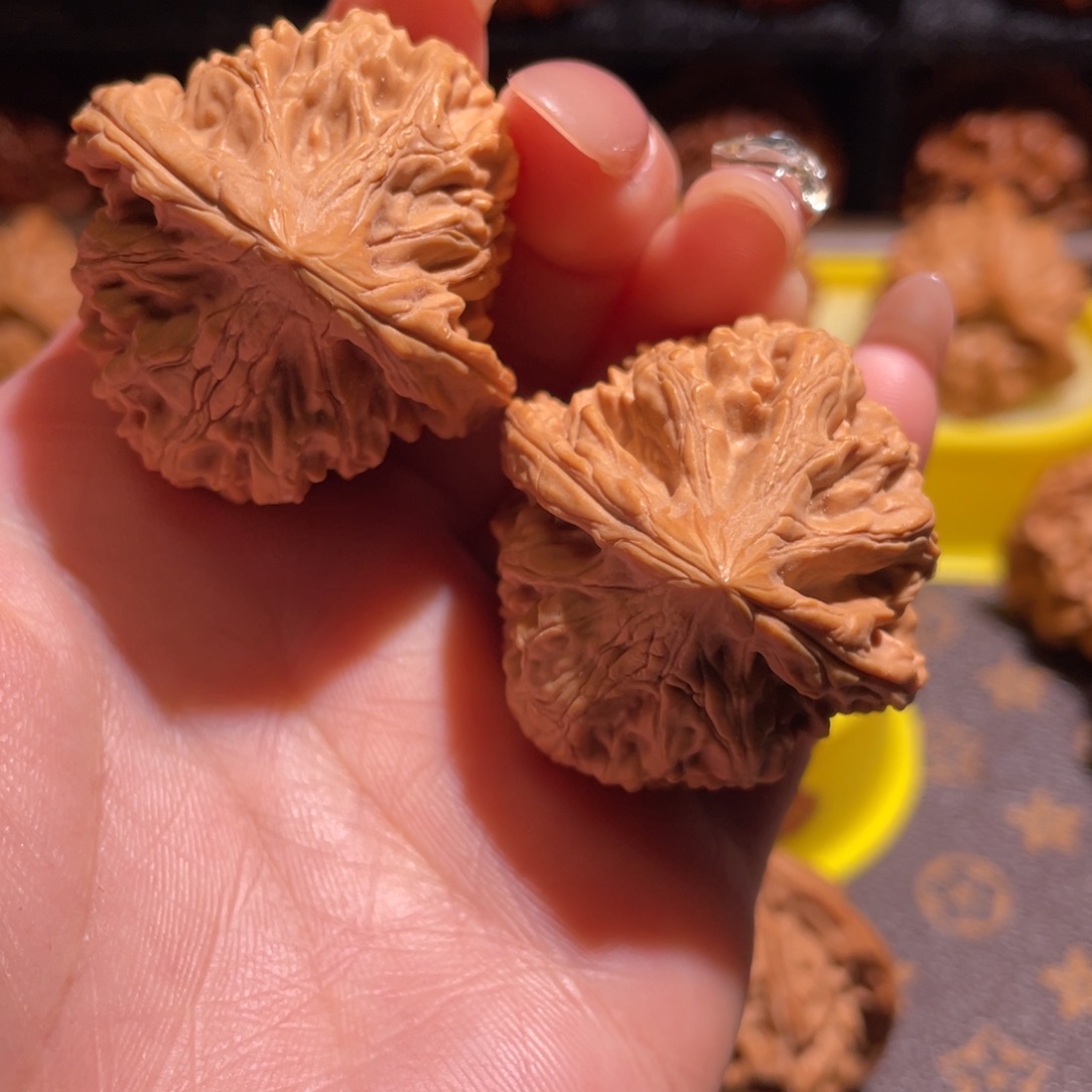 吊坠桃核鸡心8888