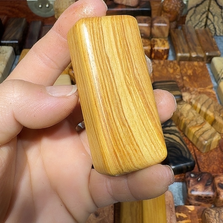 可***为紫檀木类家具奶香