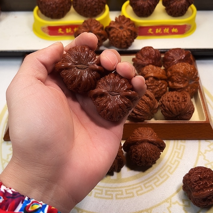 宁***宁核桃老款白狮子文玩核桃