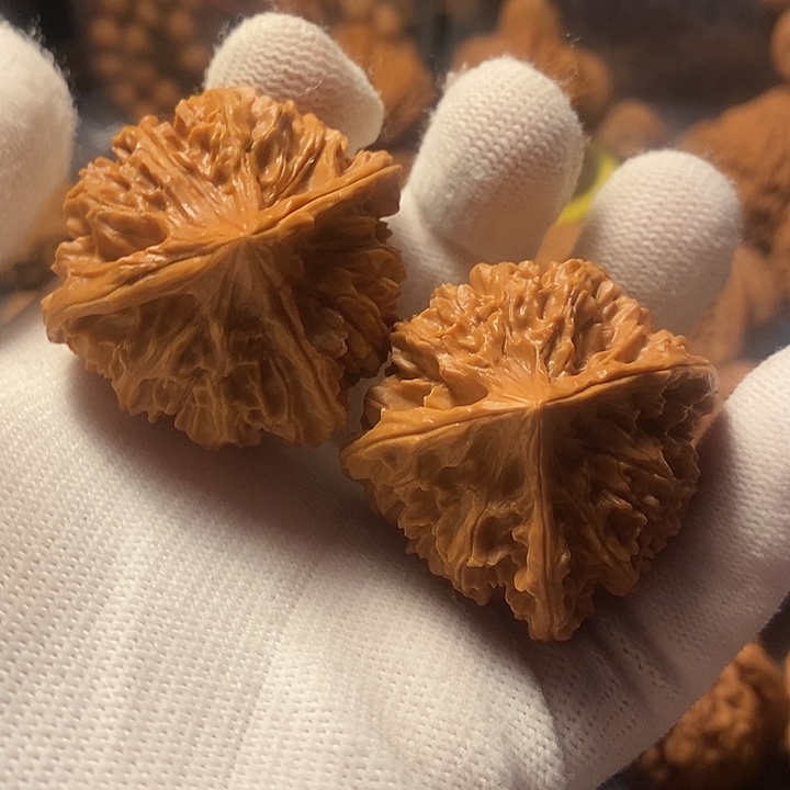 文玩核桃把件42大花三棱