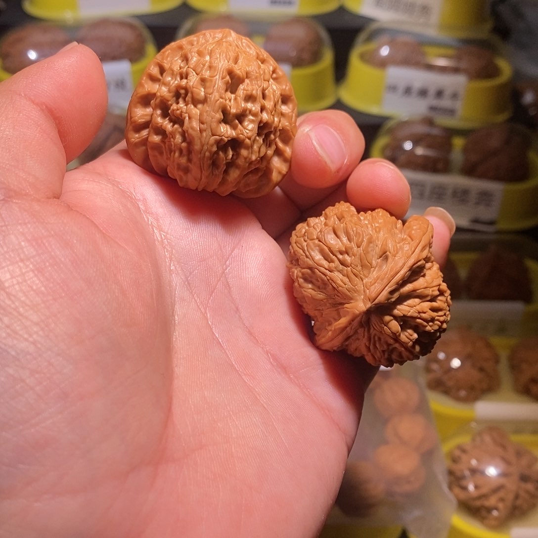 文玩核桃吊坠40三角白