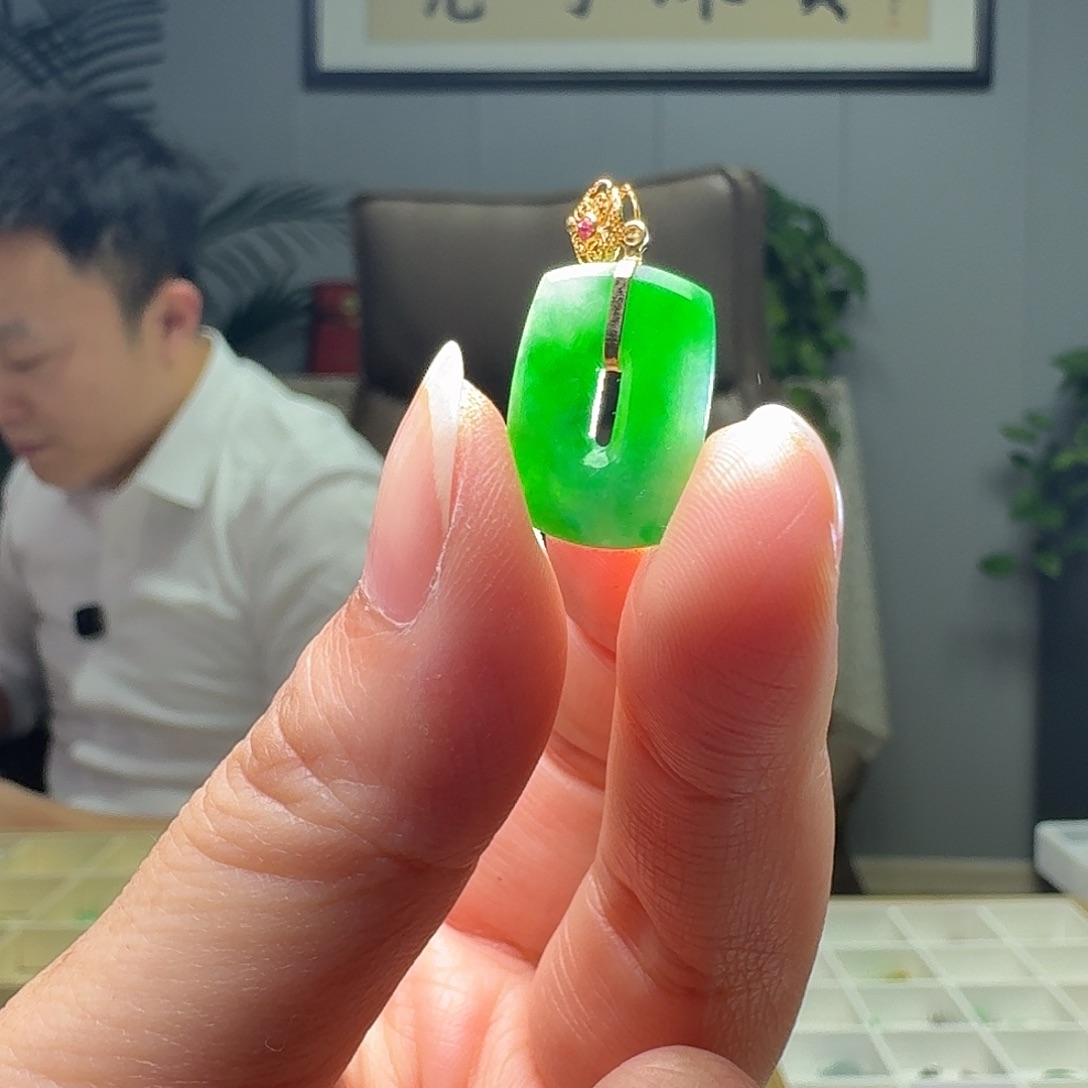 翡翠18K金镶嵌吊坠(不含链)天然