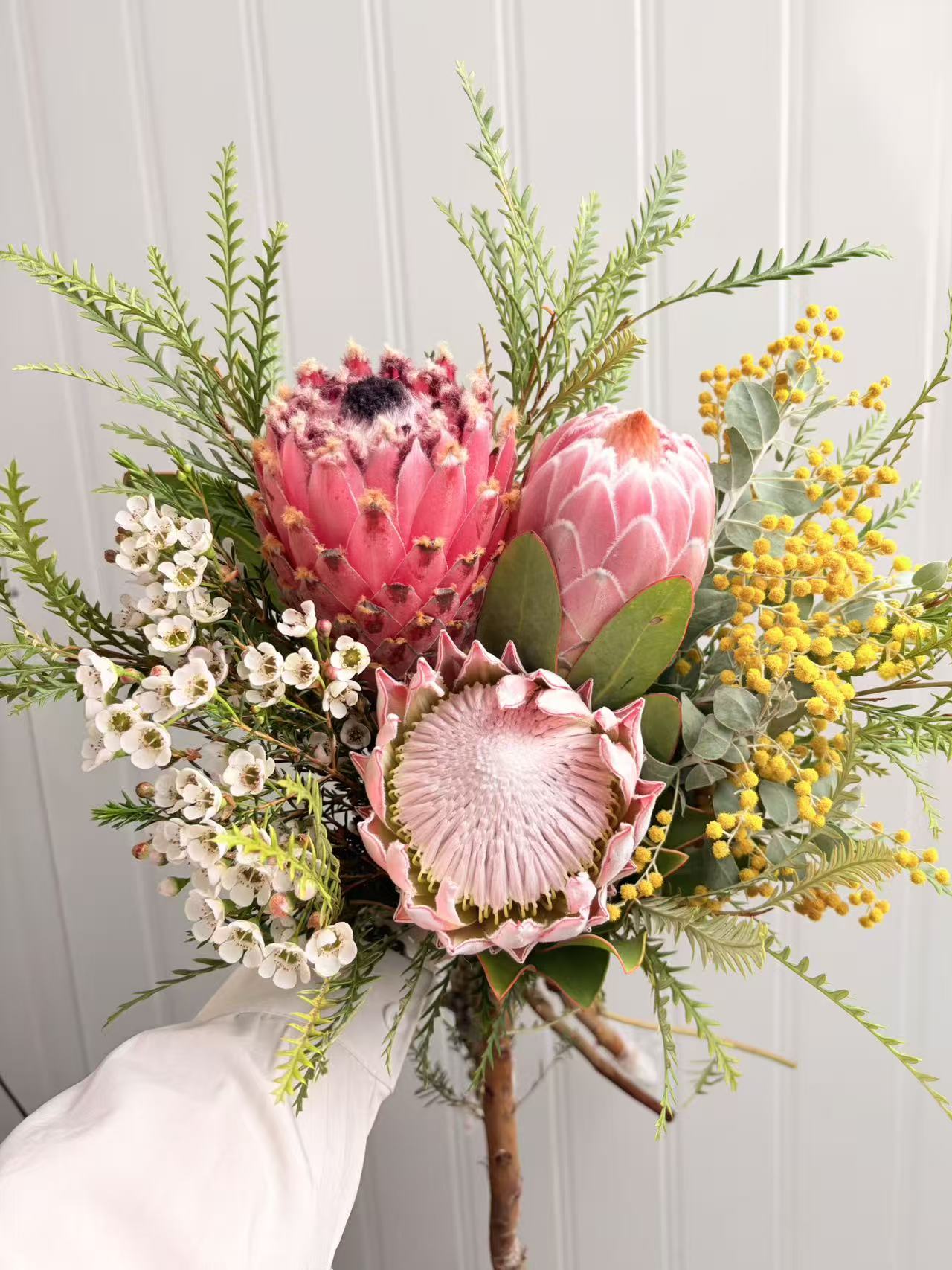 粉帝花束【国粉帝1+芭拉1+草莓1+腊梅金合欢羊齿叶】