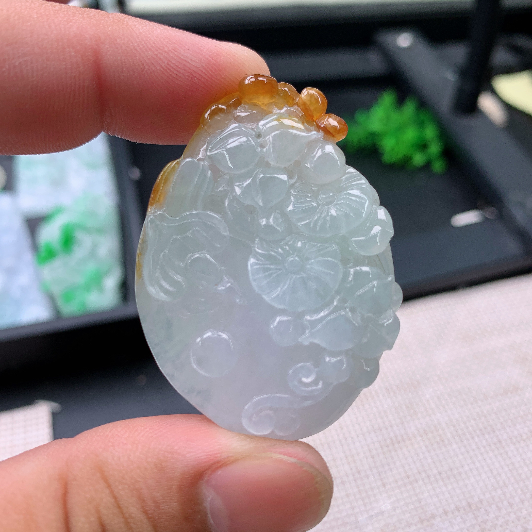 天然A货翡翠黄翡喜上眉梢牌吊坠挂件48-34.7-9.6