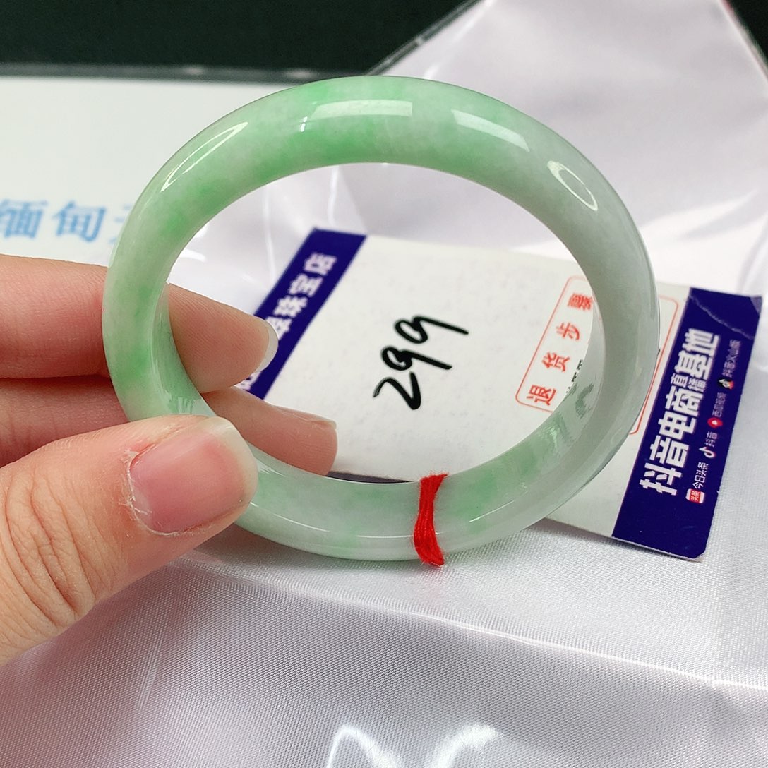 翡翠手镯未镶嵌翡翠