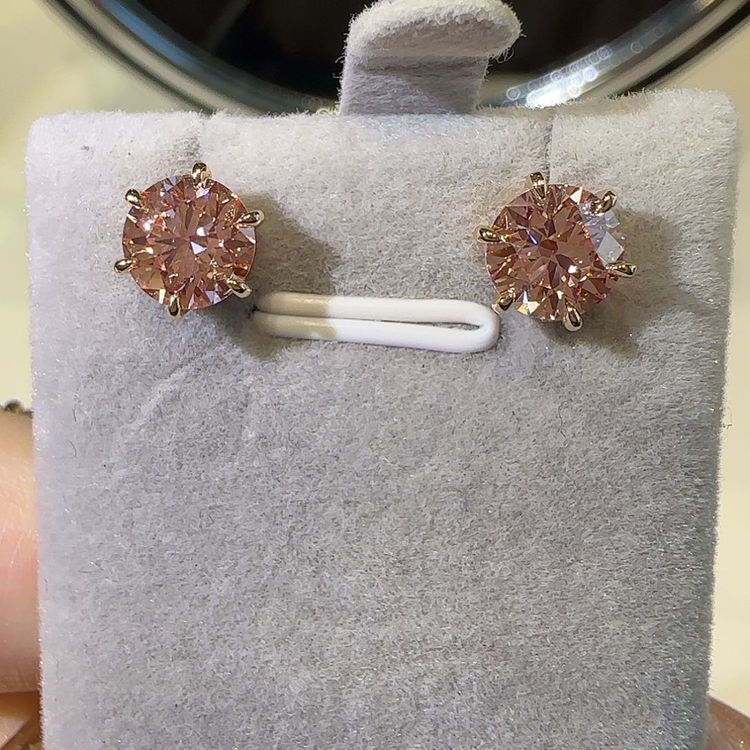 18K金镶嵌实验室培育钻石粉钻圆钻耳钉2卡