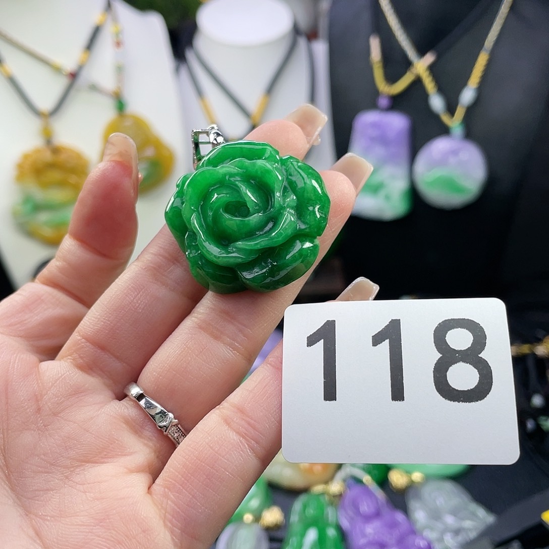 翡翠未镶嵌吊坠(赠链)