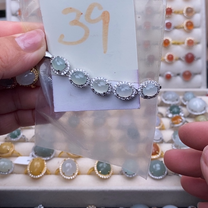 未镶嵌戒指翡翠　