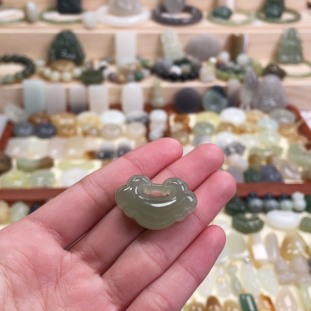 三***七和田玉未镶嵌吊坠(赠链)