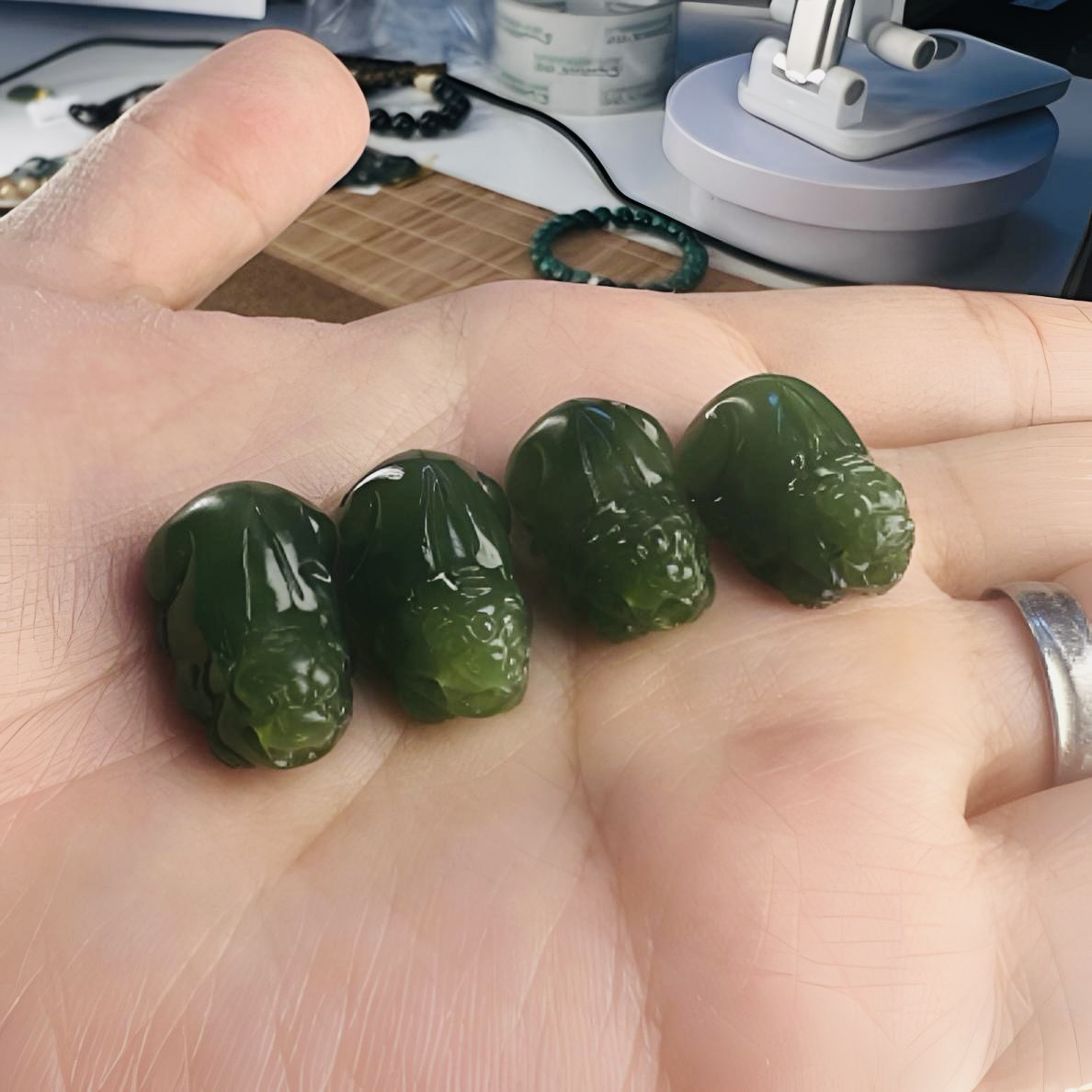 碧玉貔貅厚度11mm长21mm多样性发货