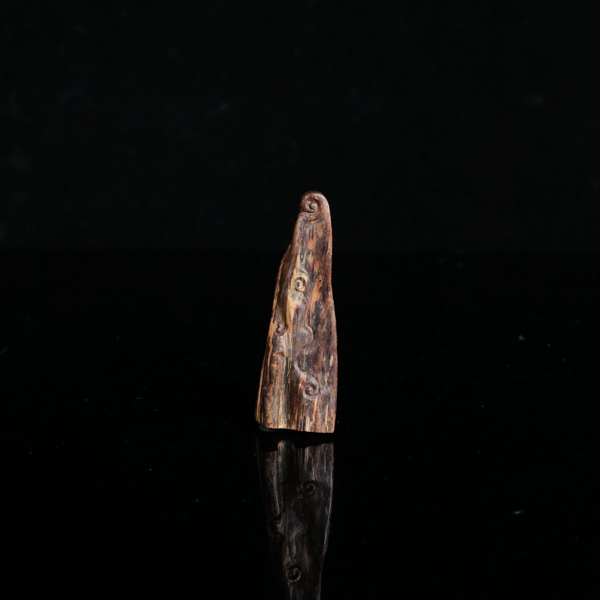 DY-B9677 越南芽庄白奇楠沉水观音 5.1x1.6x1cm 4.5g