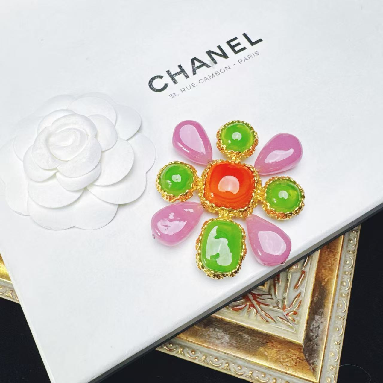 95新 Chanel/香奈儿 柚礼中古/香奈儿彩釉琉璃雕花胸针le511007