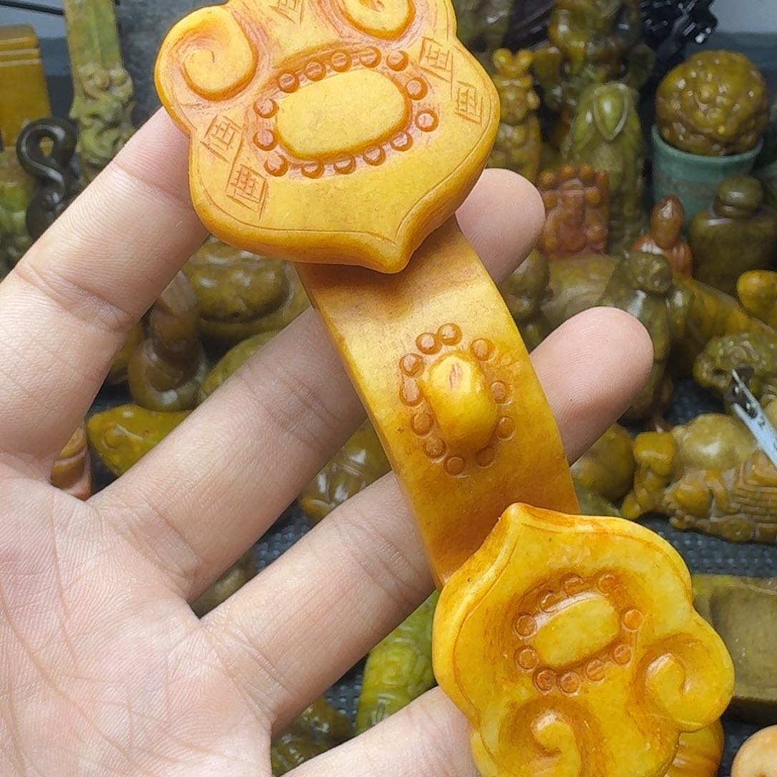 白玉菩提吊坠。。。