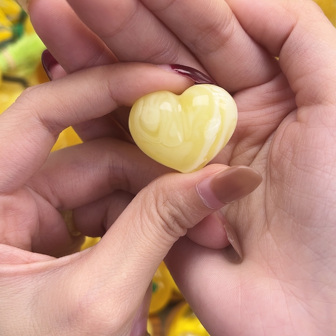 裸石琥珀足铂镶嵌6g爱心