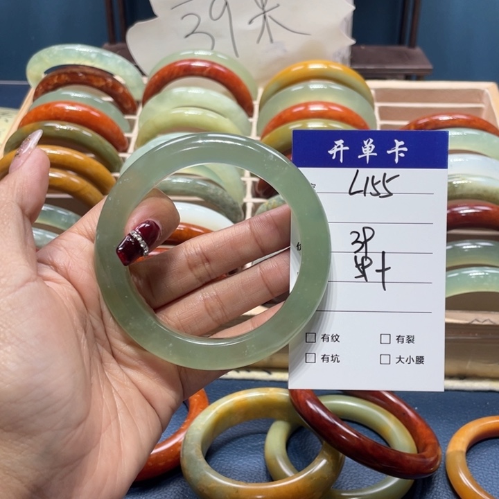 蛇纹石玉手镯未镶嵌申****坏