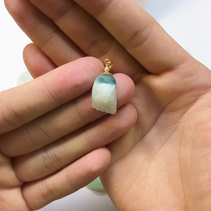 翡翠未镶嵌颈饰天然缅甸a货翡翠