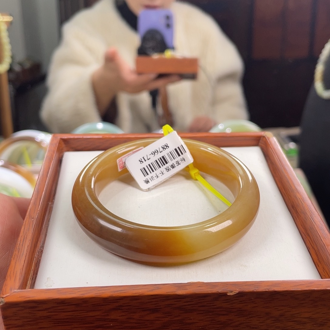 【闪购商品】和田玉手镯未镶嵌50/51