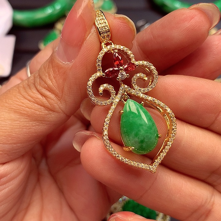 翡翠颈饰银S925镶嵌翡翠