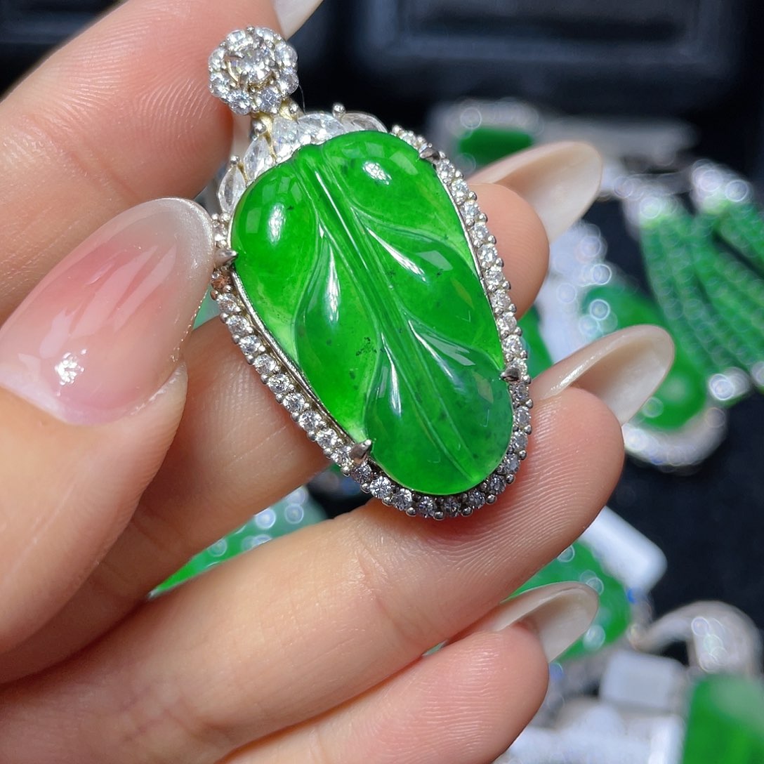 翡翠颈饰银S925镶嵌翡翠