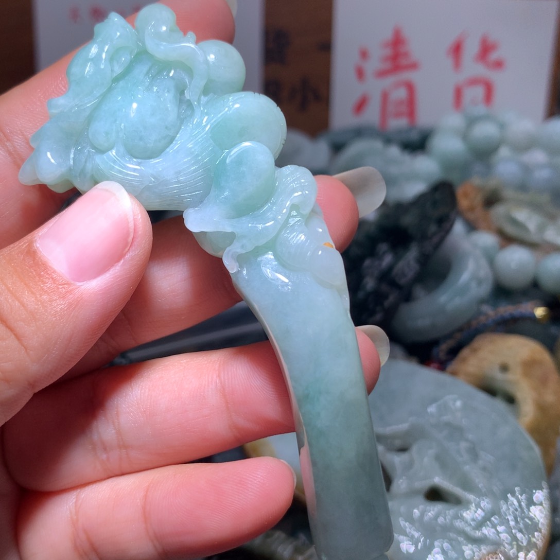 翡翠未镶嵌颈饰保真天然A货翡翠