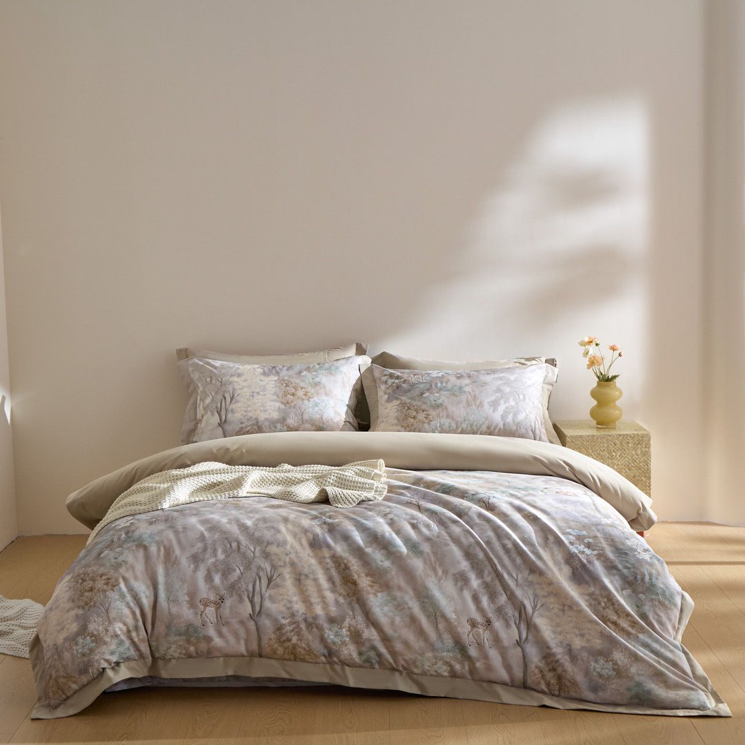 【青青家纺】实体上新 纯棉全棉100支长绒棉贡缎数码*一鹿生花（驼）