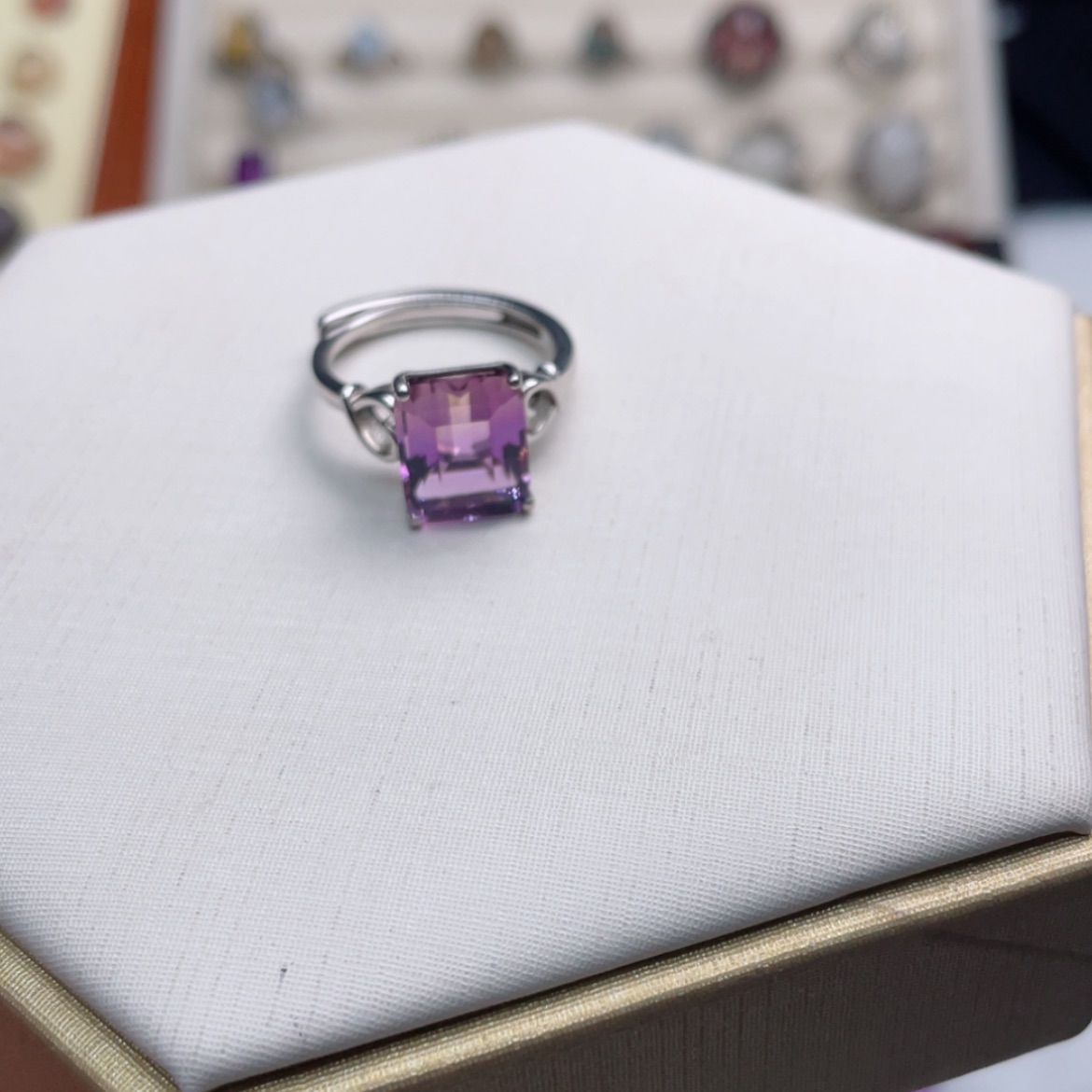 【闪购商品】水晶吊坠(不含链)未镶嵌m****a