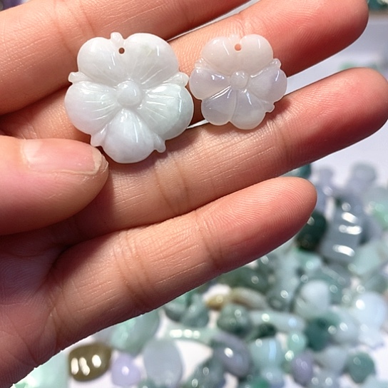 翡翠未镶嵌颈饰吊坠