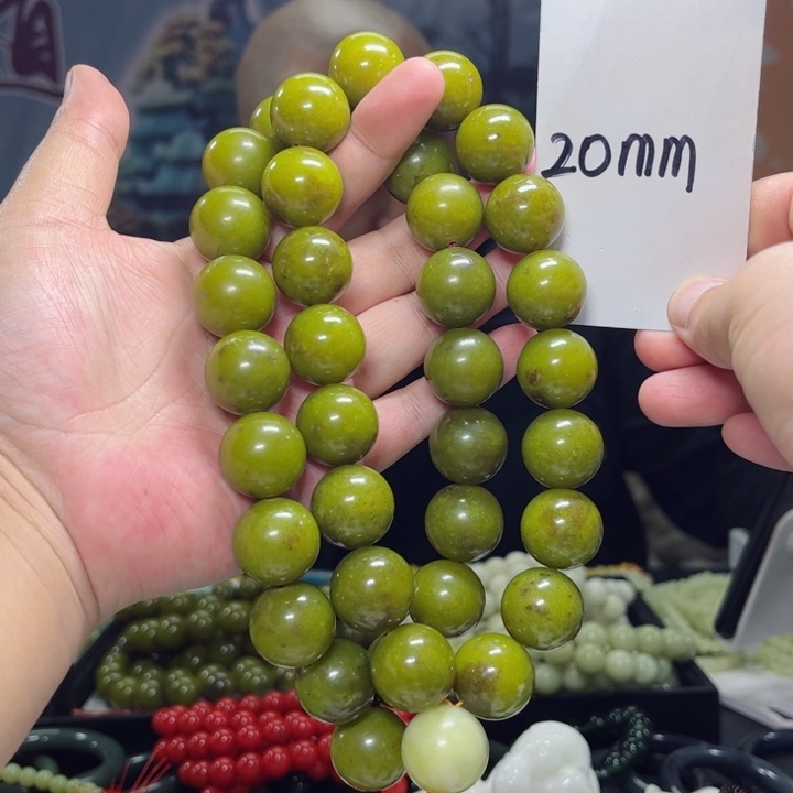 蛇纹石玉手持多样性发货未镶嵌