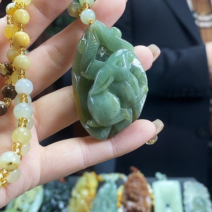 蛇纹石玉吊坠未镶嵌