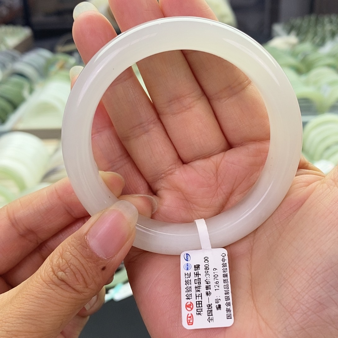 和田玉未镶嵌和田玉手镯57