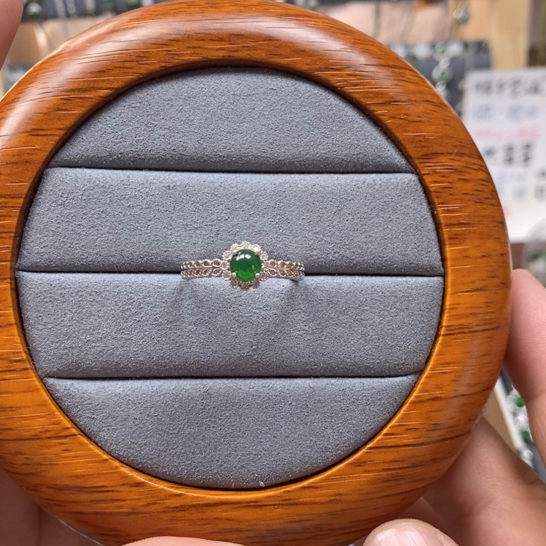 翡翠颈饰银S925镶嵌再****?翡翠戒指