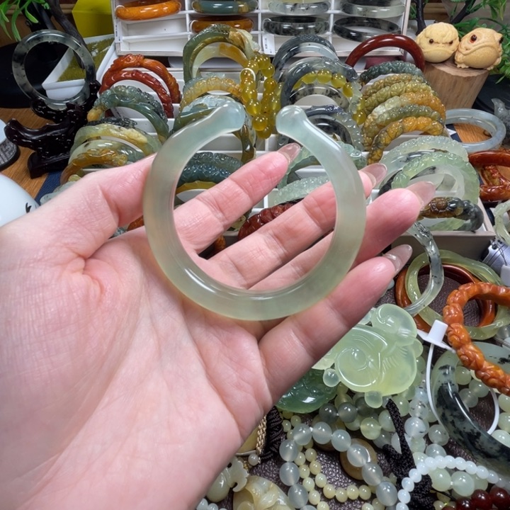 未镶嵌蛇纹石玉手镯